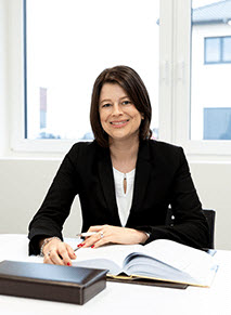 Rechtsanwältin und Notarin   Nadine Mansueta Kioes-Abbruzzese